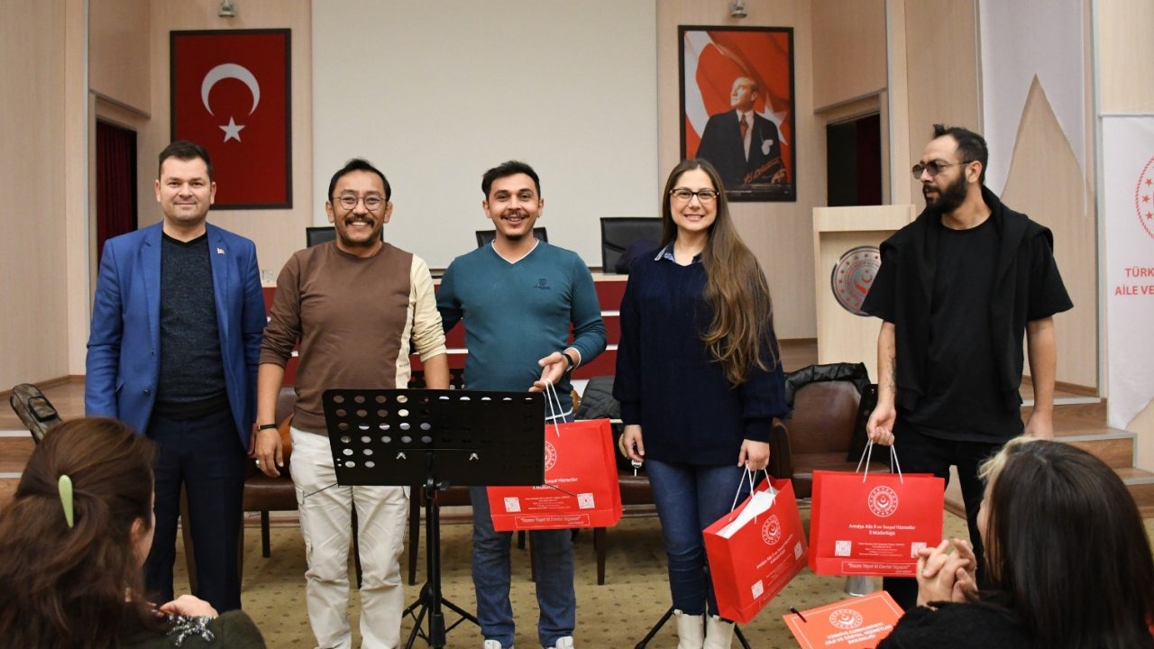 Şehit yakınları ve gazilerden THM korosu