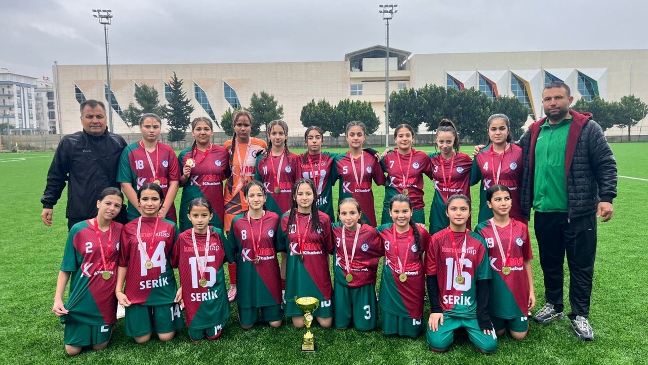Serik'in yıldızları Antalya şampiyonu