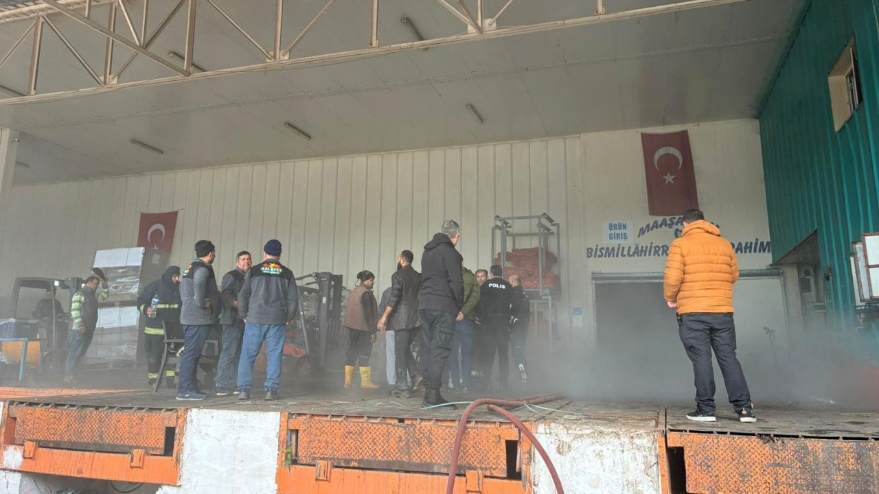 Soğuk hava deposundaki yangın korkuttu