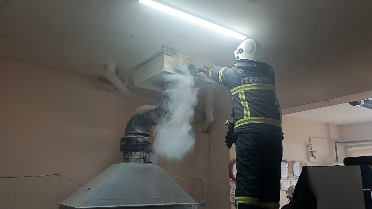 Temizlenmeyen bacadaki yangın korkuttu