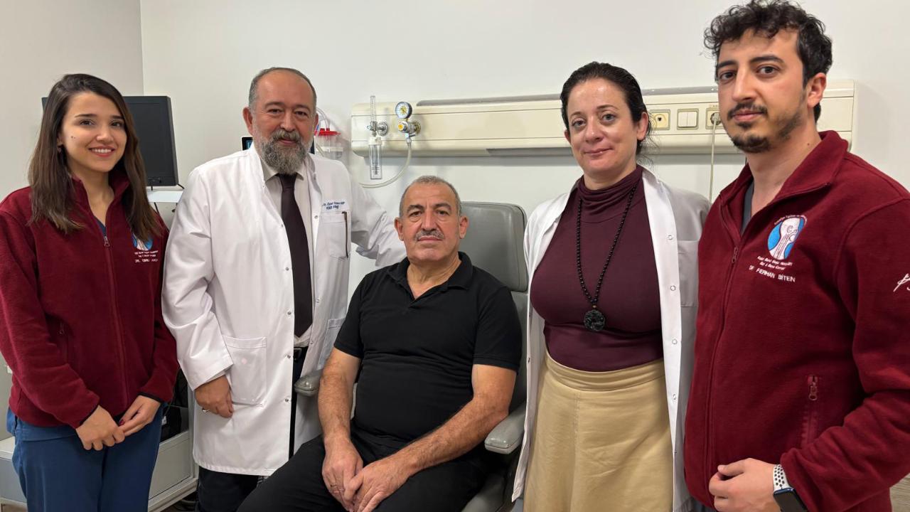 Tükürük bezinden, en büyüğü 2 santim olan 5 taş çıkarıldı