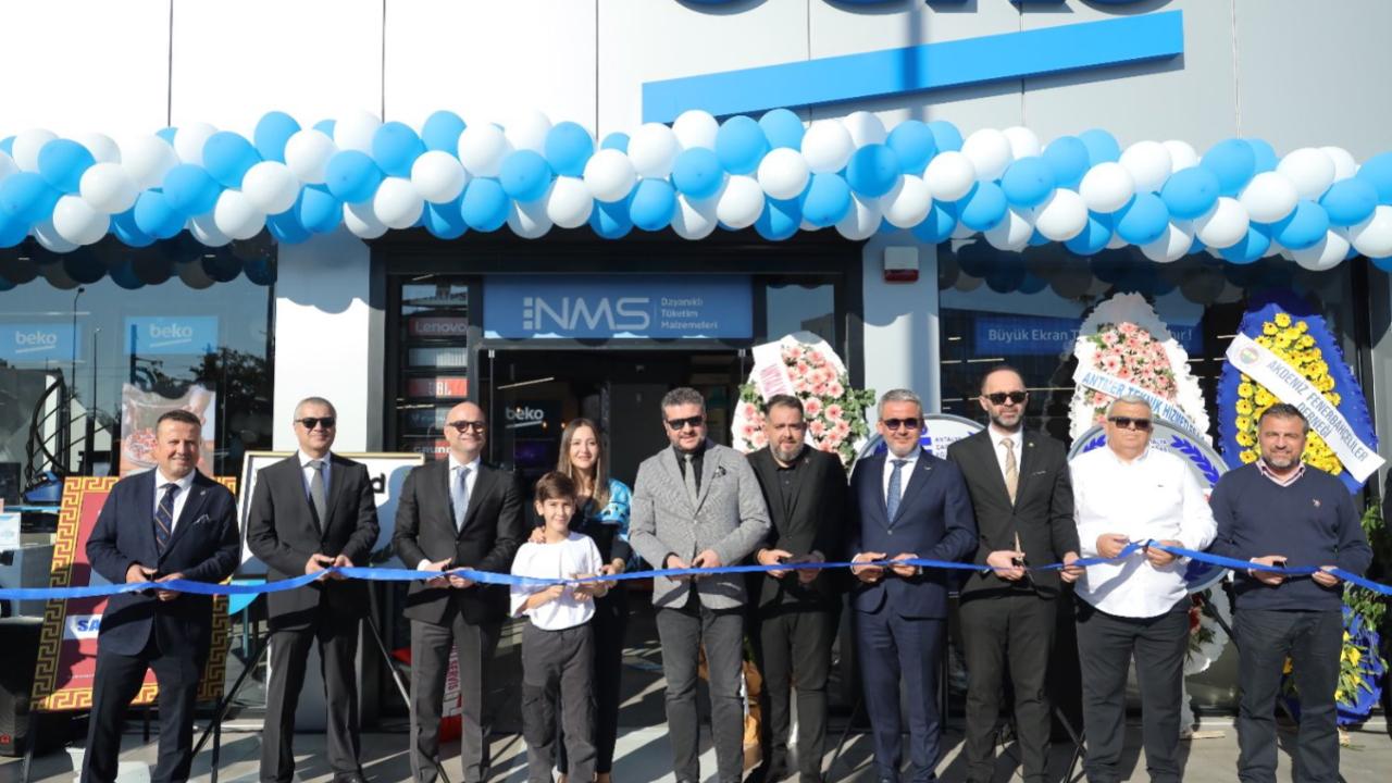 Tuzcu çifti yeni beyaz eşya mağazası açtı