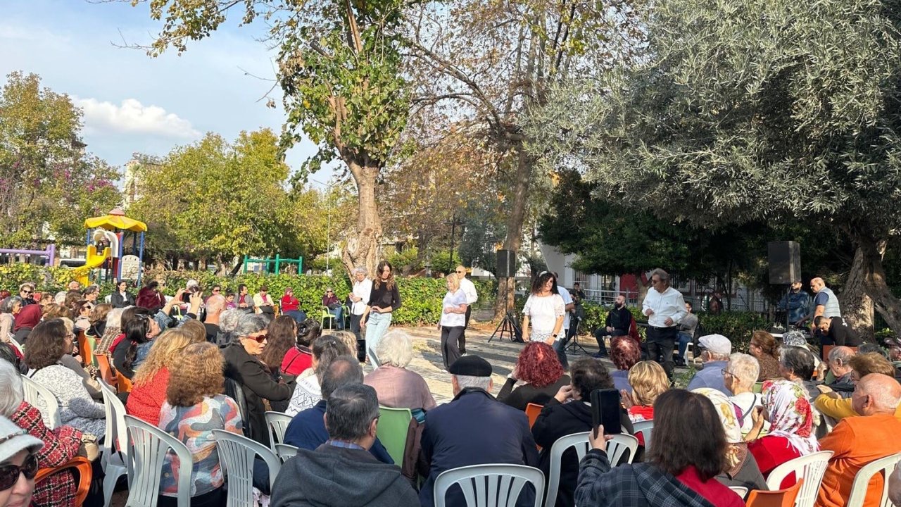 Yaşlı evinde kuşakları buluşturan yeni yıl etkinliği