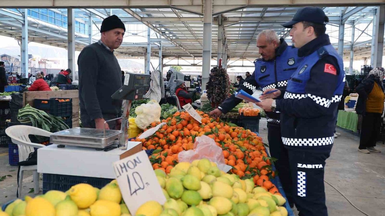 Zabıtasından etiket denetimi
