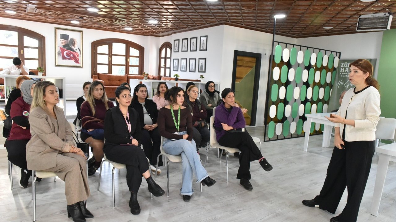 Zübeyde Hanım Kadın Eğitim ve Sosyal Tesisi'nde kadın sağlığı konuşuldu