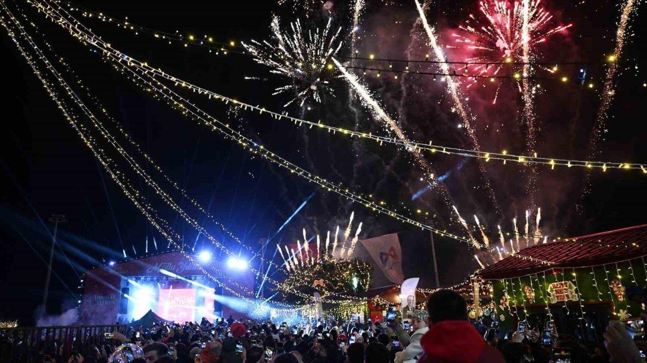 2026 coşkusu sokaklara taştı