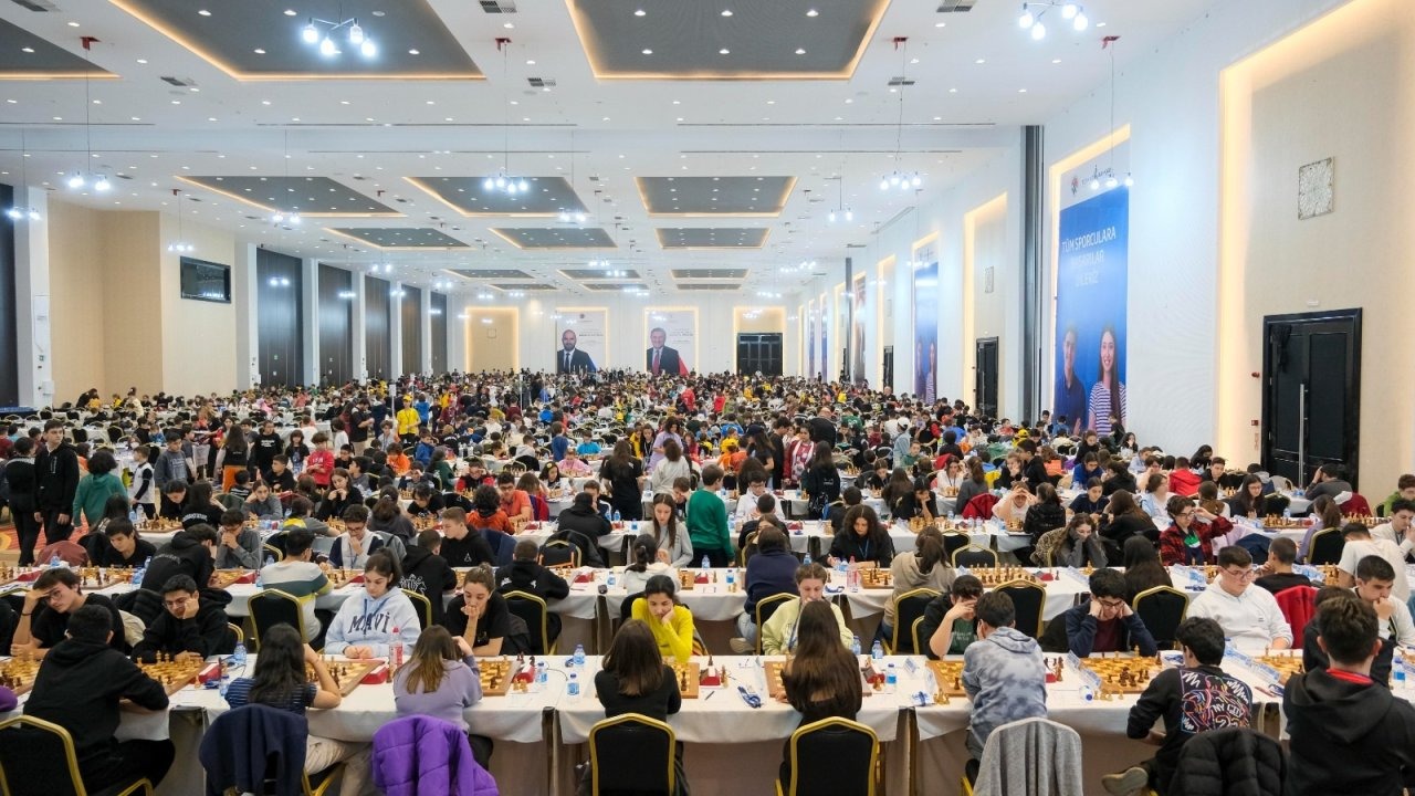3 bini aşkın satranç sporcusu, Antalya'da milli takım için mücadele edecek