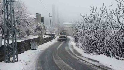 Yüksek kesimlerde karla mücadele sürüyor