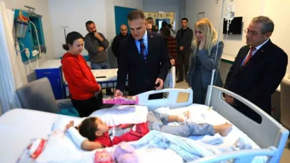 Vali Akbıyık yeni yılı hasta, yaşlı ve görev yapanları ziyaretler ile girdi