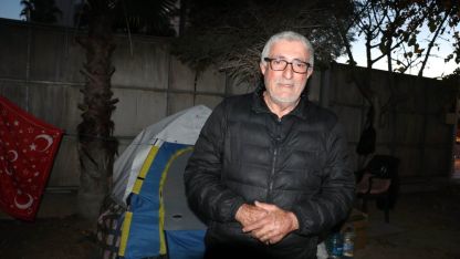 Parkta, çadırda yaşam mücadelesi