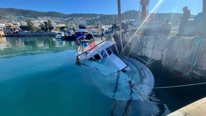 Kuvvetli rüzgar Güllük’te tekneyi batırdı