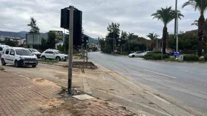 Alanya’da kamyon ile çarpışan genç motosikletli hayatını kaybetti