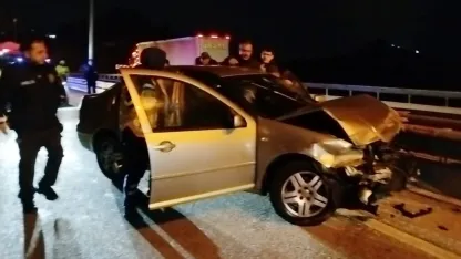 Bariyere çarpan otomobilin sürücüsü yaralandı