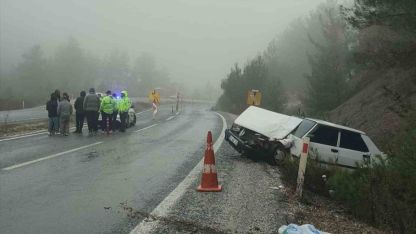 Otobüs ile Tofaş otomobil çarpıştı