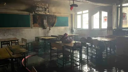 İlk okulda çıkan yangın korkuttu