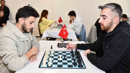 Alanya’da sağlık çalışanları satranç turnuvasında bir araya geldi