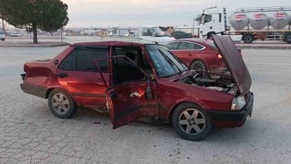 Otomobil ile kamyonet çarpıştı: 1'i çocuk 3 yaralı