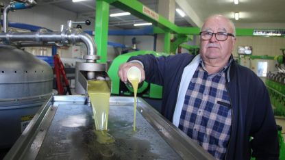 Kumluca zeytinyağı deposuna döndü