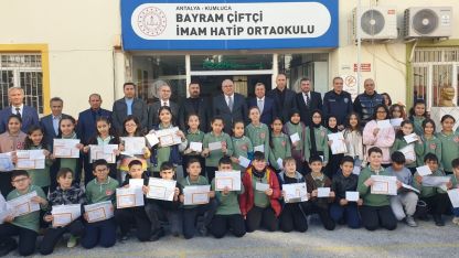 Kumluca'da 15 bin 226 öğrenci karne aldı