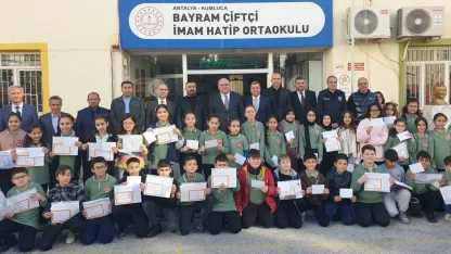 Kumluca'da 15 bin 226 öğrenci karne aldı