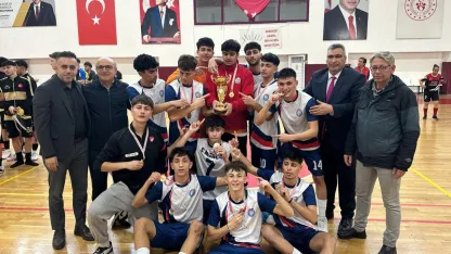 Yunus Emre Lisesi, futsalda Antalya şampiyonu