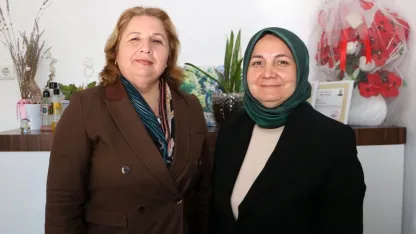 Çocukken okula gönderilmeyen kız kardeşler, evlendikten sonra okuyup komşu mahallelere muhtar seçildi