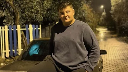 Ağaçlara ve duvara çarpan kamyonetin sürücüsü öldü