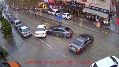 Isparta’da dikkatsiz sürücülerin neden olduğu kazalar KGYS kameralarına yansıdı