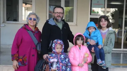 İki çocuklu çift, bir çocuğun hayatına dokunmak için koruyucu aile oldu