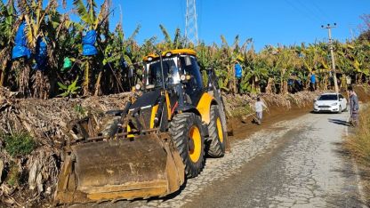 Büyükşehir Alanya’nın kırsal yollarında çalışıyor