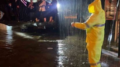Kemer’de sağanak yağışta mahsur kalanları jandarma kurtardı