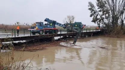 Derelerde biriken atıklar temizleniyor