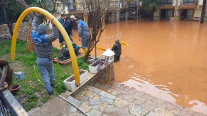 Kemer’de sağanak sonrası temizlik çalışmaları devam ediyor