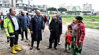 Başkan Uysal, sel baskınından zarar gören evlerde