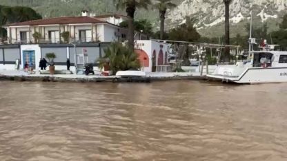 'Sakin Şehir'de denizin rengi değişti