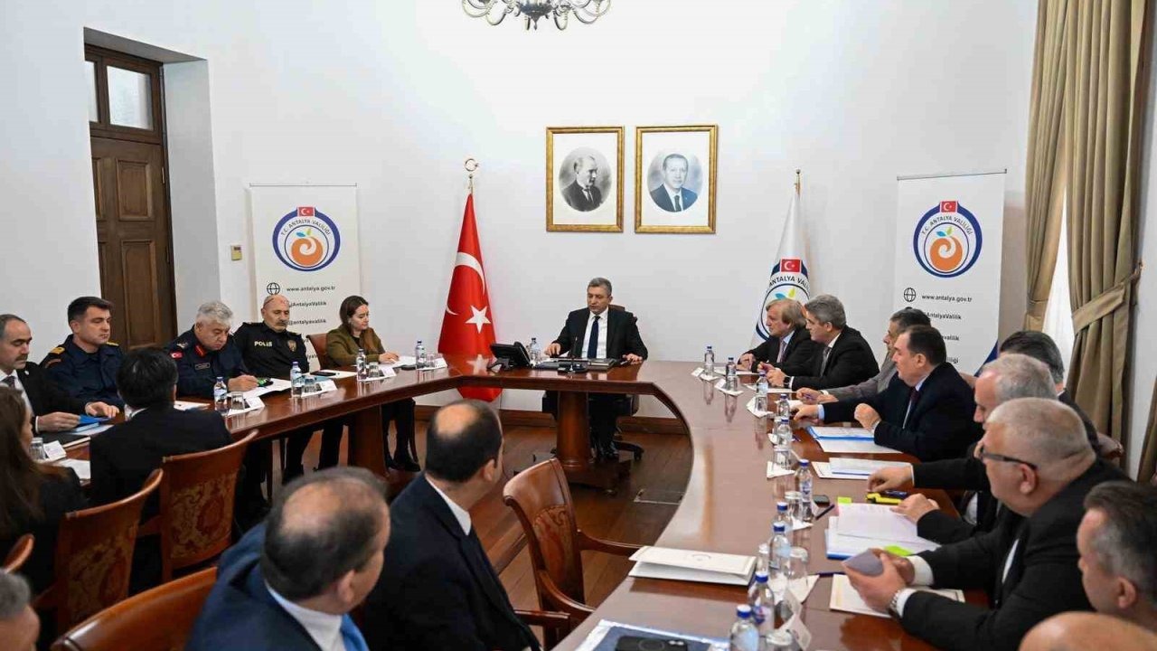 Antalya aşırı yağışlara karşı teyakkuzda