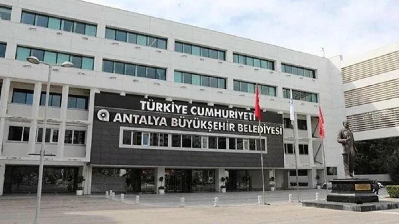 Antalya Büyükşehir Belediyesi şirketine yönelik operasyonda gözaltına alınan 14 zanlı adliyede