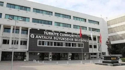 Antalya Büyükşehir Belediyesi şirketine yönelik operasyonda gözaltına alınan 14 zanlı adliyede