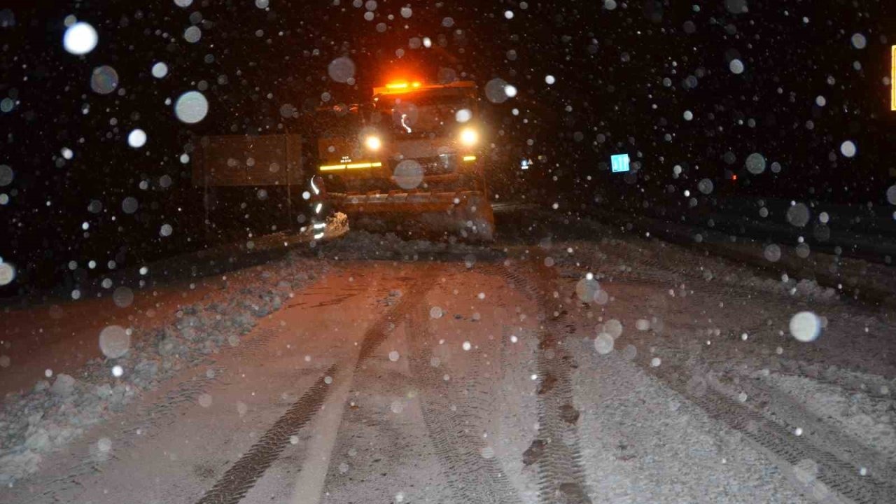 Antalya-Konya karayolunda kar yağışı yeniden başladı