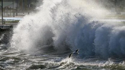 Antalya Körfezi'nde fırtına uyarısı