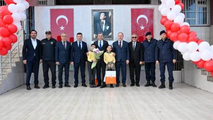 Antalya'da 498 bin öğrenci karne heyecanı yaşadı