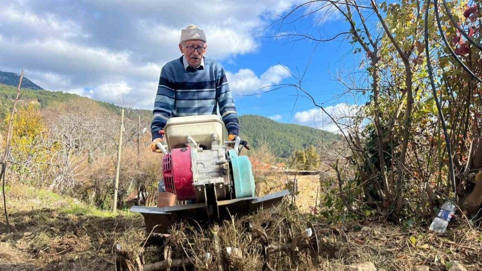 Antalya’da 82 yaşındaki yeminli mali müşavirden köy hayatına örnek proje