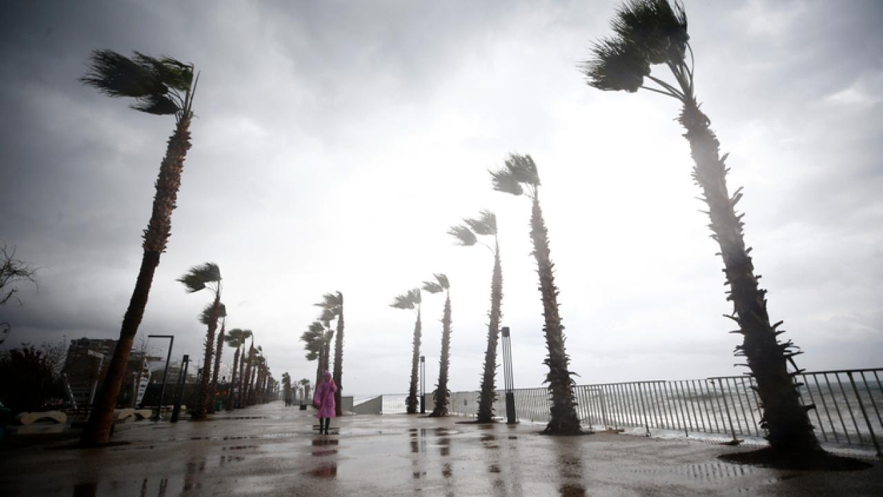 Antalya'da fırtına etkili oldu
