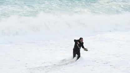 Antalya'da fırtına hayatı olumsuz etkiledi