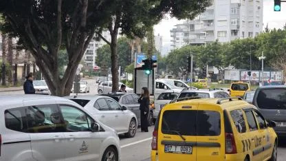 Antalya’da kırmızı ışıkta zincirleme kaza!