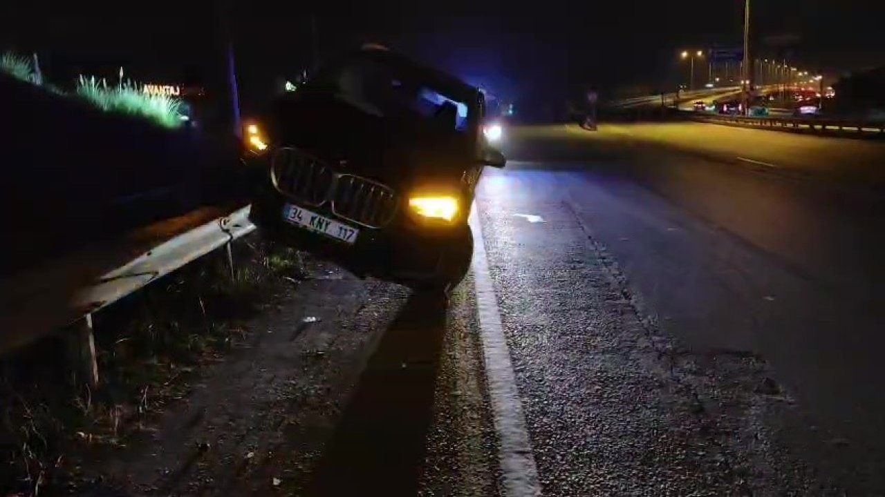 Antalya’da kontrolden çıkan lüks cip, bariyerlerin üzerinde asılı kaldı