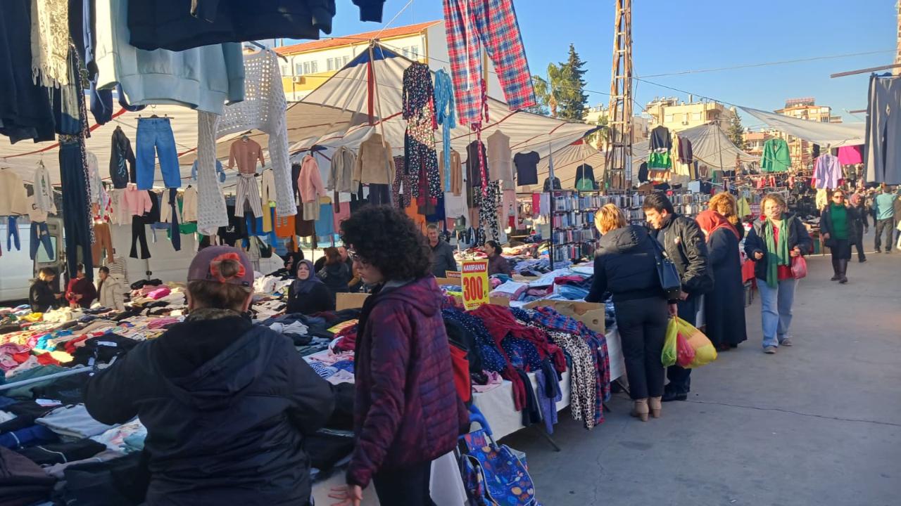 Antalya’da uygun fiyatlı çocuk giyime yoğun ilgi!
