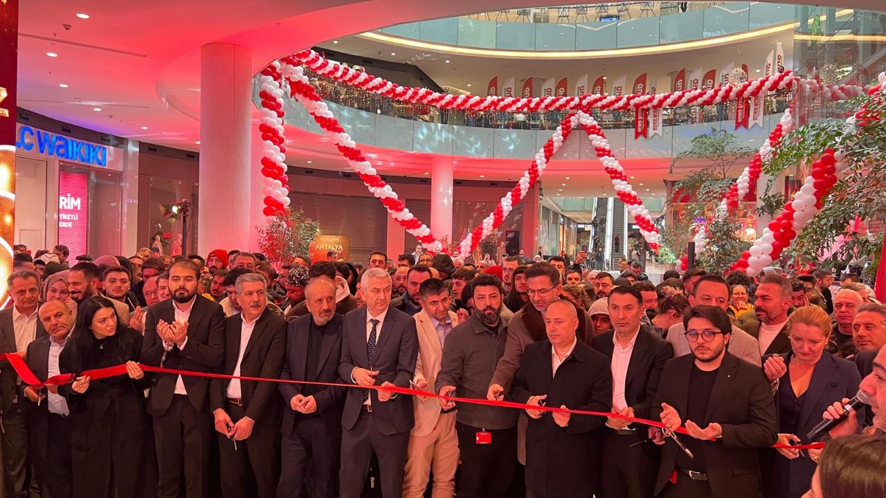 Antalya’nın en büyüğü kapılarını açtı