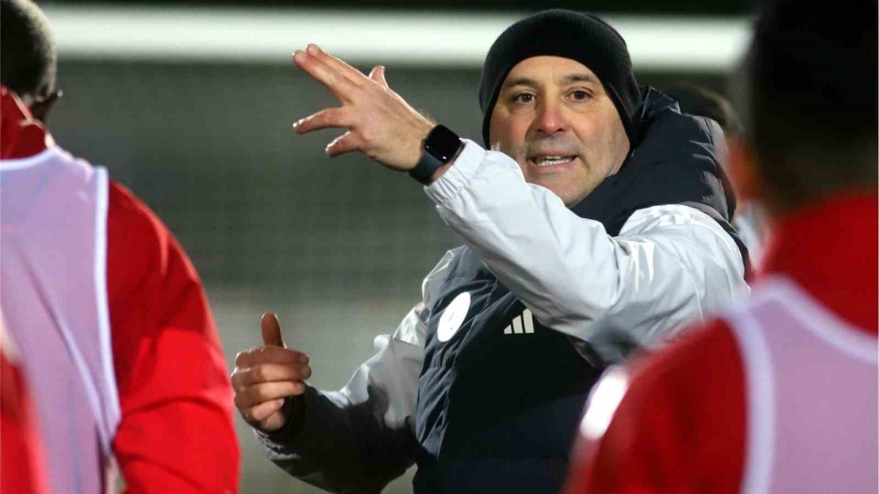 Antalyaspor, Sami Uğurlu yönetiminde ilk antrenmanına çıktı