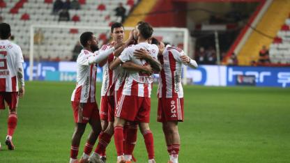 Antalyaspor’dan müthiş geri dönüş!         7 haftalık hasret sona erdi